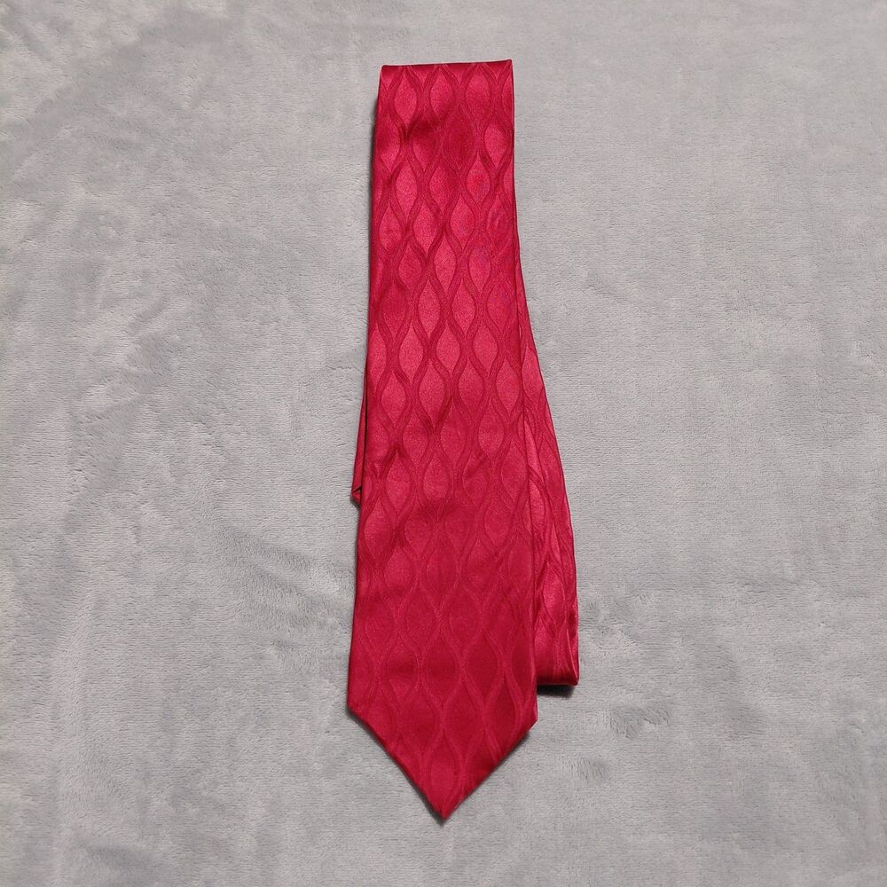 VTG Bill Blass Classic Red Silk Tie Wavy Diamond Ogee Tone on Tone Pattern VGUC
